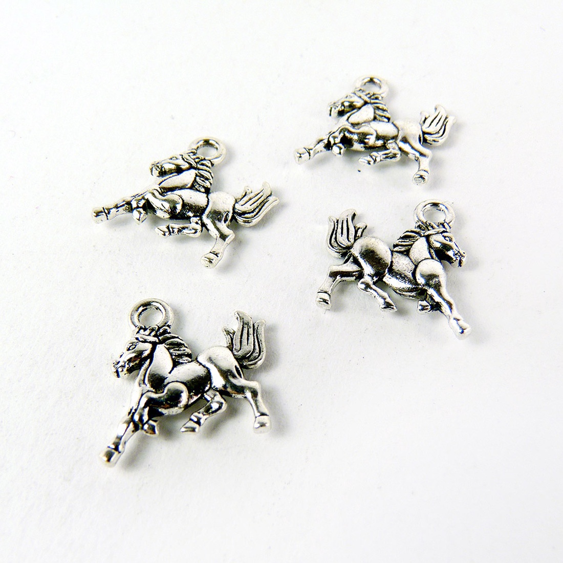 Ló ékszerdísz, fityegő, charm 14x17mm (4db) - kellékek & szerszámok - gyöngyfűzés kellékek - fém köztesek - Meska.hu