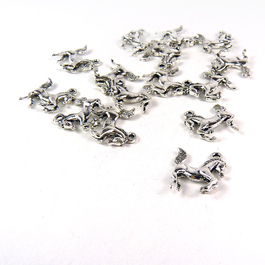 Ló ékszerdísz, fityegő, charm 18x18mm (4db) - kellékek & szerszámok - gyöngyfűzés kellékek - fém köztesek - Meska.hu