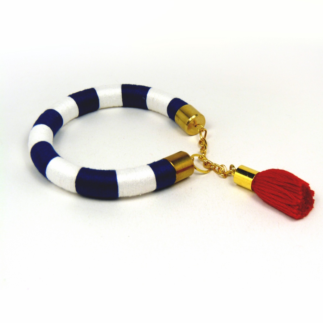 Fonalékszer, fonal nyaklánc kék-fehér csíkos színben, piros bojttal -  - Meska.hu