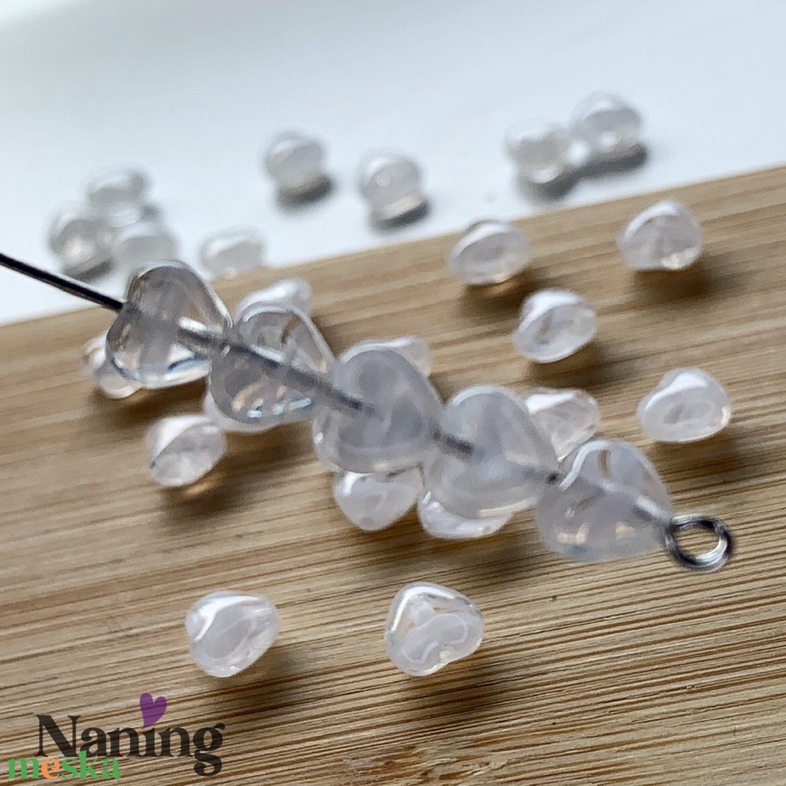 Cseh üveggyöngy - preciosa - szivecske - átlátszó - 20db - kellékek & szerszámok - gyöngyfűzés kellékek - egyéb alkatrész - Meska.hu