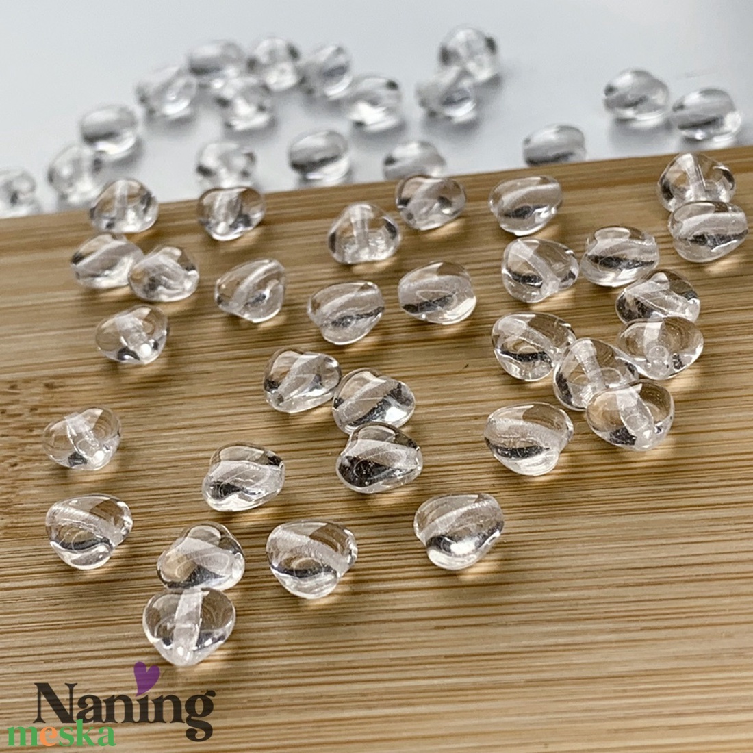 Cseh üveggyöngy - preciosa - szivecske - víztiszta - 20db - kellékek & szerszámok - gyöngyfűzés kellékek - egyéb alkatrész - Meska.hu