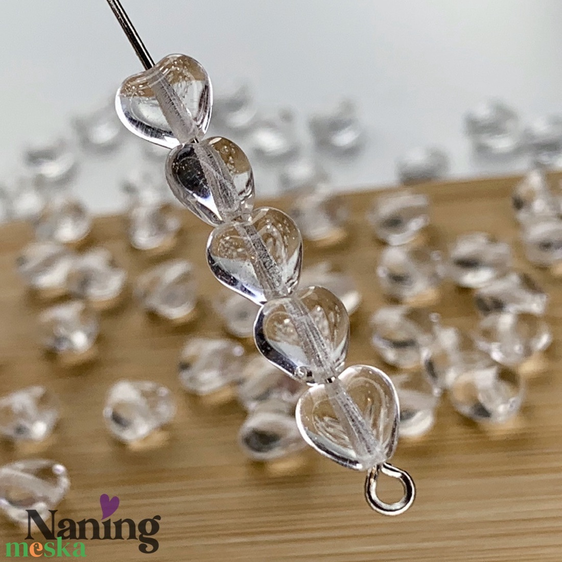 Cseh üveggyöngy - preciosa - szivecske - víztiszta - 20db - kellékek & szerszámok - gyöngyfűzés kellékek - egyéb alkatrész - Meska.hu