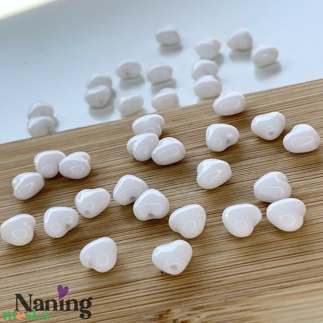 Cseh üveggyöngy - preciosa - szivecske - fényes fehér - 20db - kellékek & szerszámok - gyöngyfűzés kellékek - egyéb alkatrész - Meska.hu