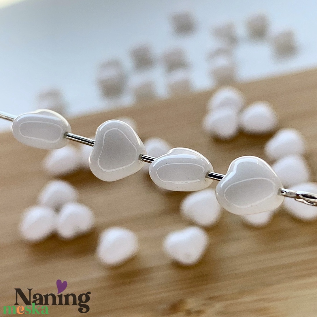 Cseh üveggyöngy - preciosa - szivecske - fényes fehér - 20db - kellékek & szerszámok - gyöngyfűzés kellékek - egyéb alkatrész - Meska.hu