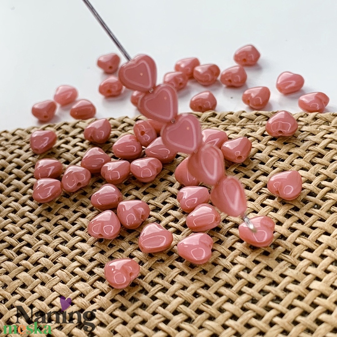 Cseh üveggyöngy - preciosa - szivecske - telt sötétrózsaszín - 20db - kellékek & szerszámok - gyöngyfűzés kellékek - egyéb alkatrész - Meska.hu