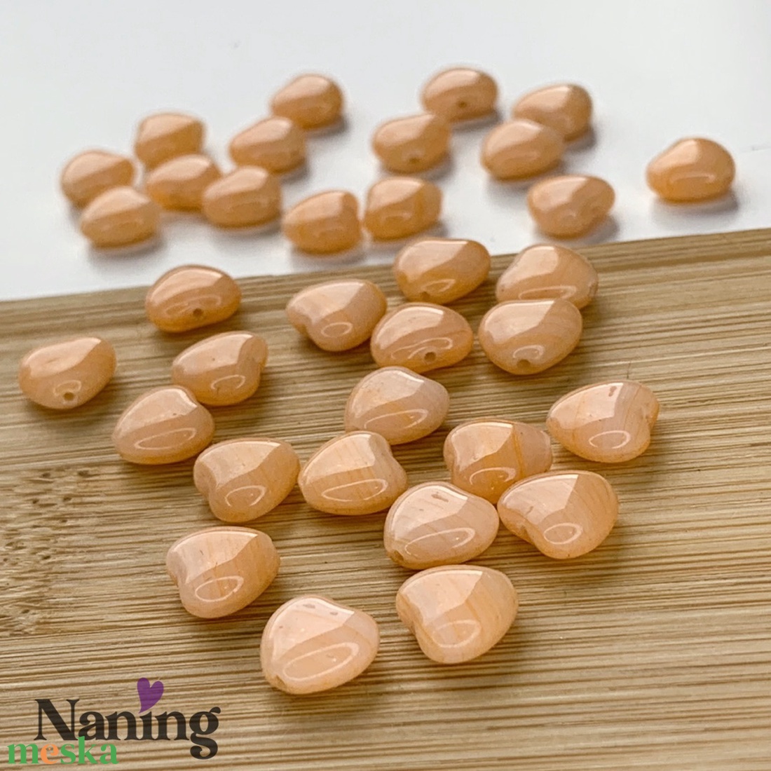 Cseh üveggyöngy - preciosa - szivecske - telt barackszín - 20db - kellékek & szerszámok - gyöngyfűzés kellékek - egyéb alkatrész - Meska.hu