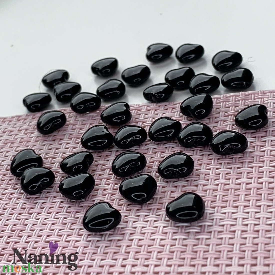 Cseh üveggyöngy - preciosa - szivecske - fényes fekete - 20db - kellékek & szerszámok - gyöngyfűzés kellékek - egyéb alkatrész - Meska.hu