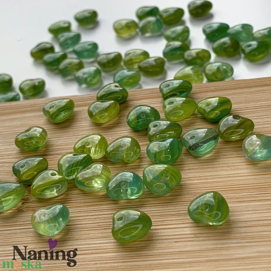 Cseh üveggyöngy - preciosa - szivecske - átlátszó zöld/sárga - 20db - kellékek & szerszámok - gyöngyfűzés kellékek - egyéb alkatrész - Meska.hu