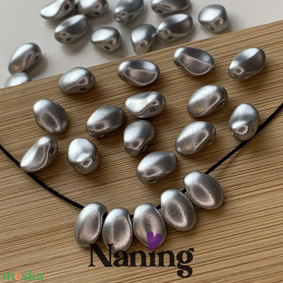 Cseh üvegszirom � préselt üveggyöngy � 8mm � matt ezüst - 20db - kellékek & szerszámok - gyöngyfűzés kellékek - egyéb alkatrész - Meska.hu