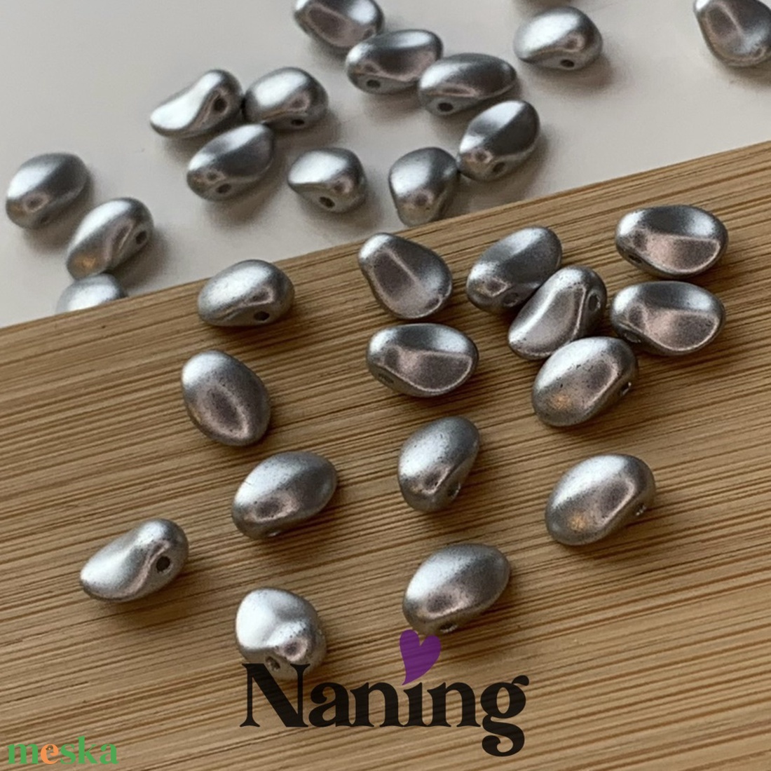 Cseh üvegszirom � préselt üveggyöngy � 8mm � matt ezüst - 20db - kellékek & szerszámok - gyöngyfűzés kellékek - egyéb alkatrész - Meska.hu