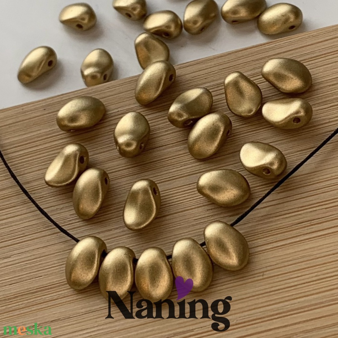 Cseh üvegszirom � préselt üveggyöngy � 8mm � matt arany - 20db - kellékek & szerszámok - gyöngyfűzés kellékek - egyéb alkatrész - Meska.hu