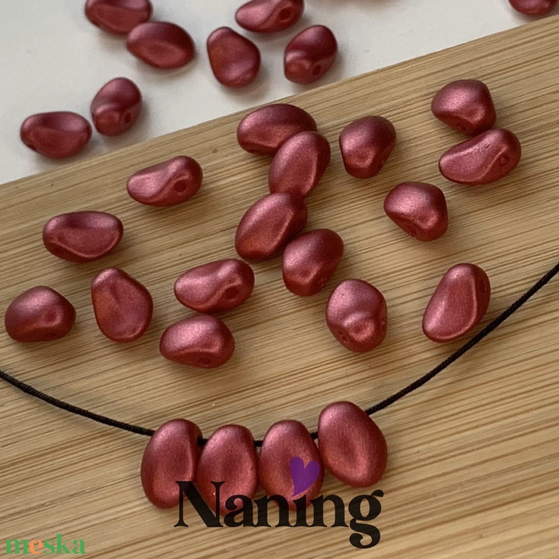 Cseh üvegszirom � préselt üveggyöngy � 8mm � matt bordó - 20db - kellékek & szerszámok - gyöngyfűzés kellékek - egyéb alkatrész - Meska.hu