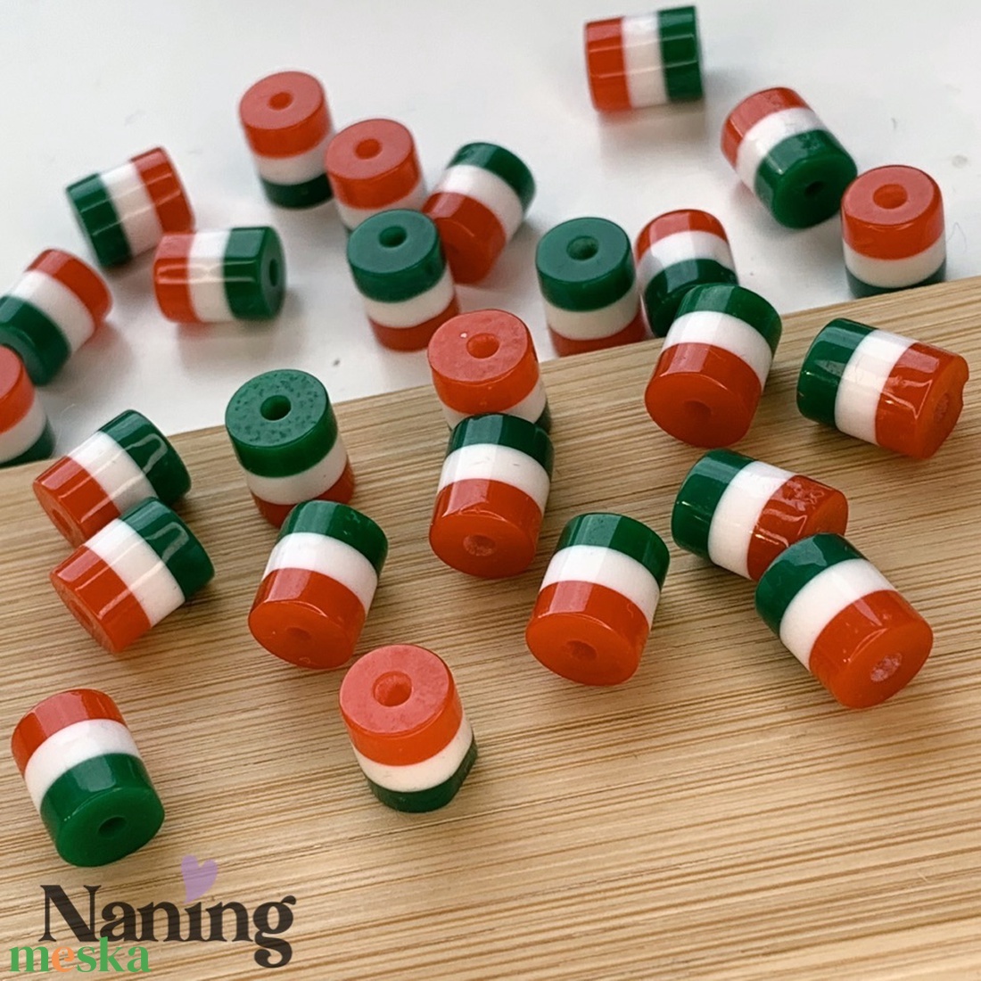 20db akril gyöngy � 8x10mm � piros-fehér-zöld - kellékek & szerszámok - gyöngyfűzés kellékek - műanyag gyöngy - Meska.hu