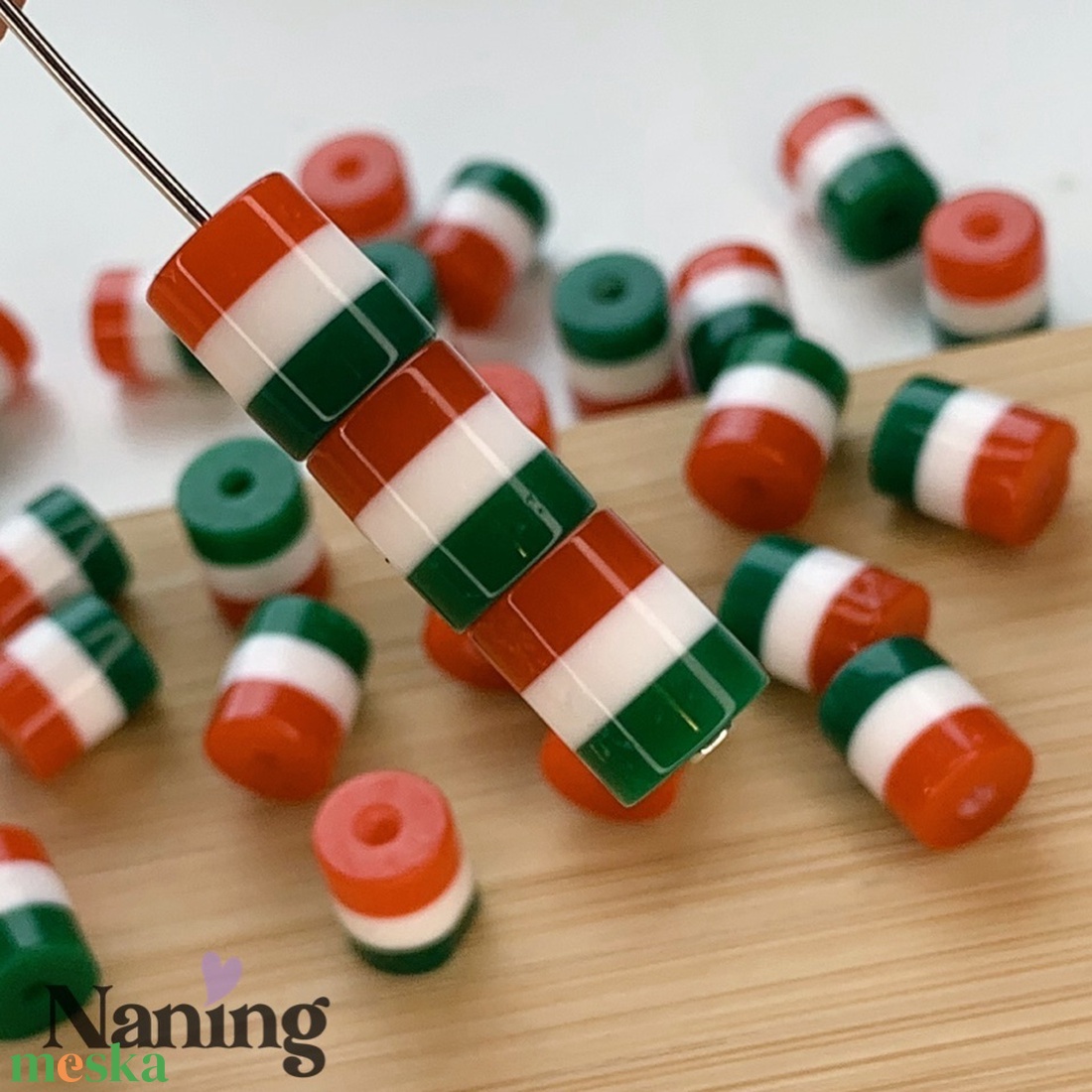 20db akril gyöngy � 8x10mm � piros-fehér-zöld - kellékek & szerszámok - gyöngyfűzés kellékek - műanyag gyöngy - Meska.hu