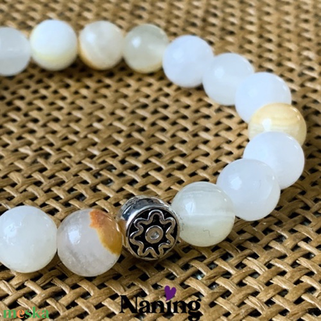 Fehér aragonit - gumis karkötő - ékszer - karkötő - ásványkarkötő - Meska.hu