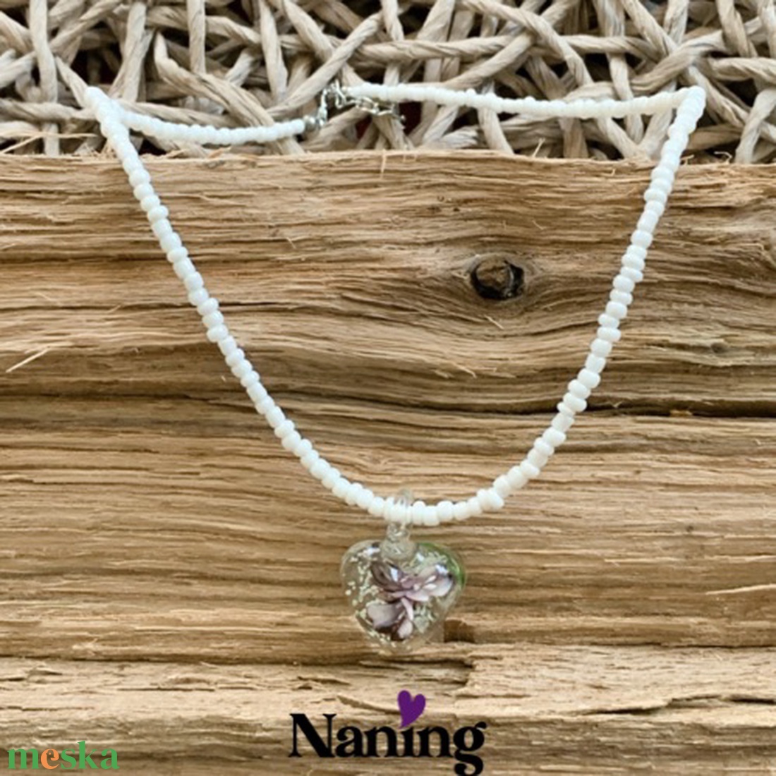 Gyöngynyaklánc - szív üvegmedállal - ékszer - nyaklánc - gyöngyös nyaklánc - Meska.hu