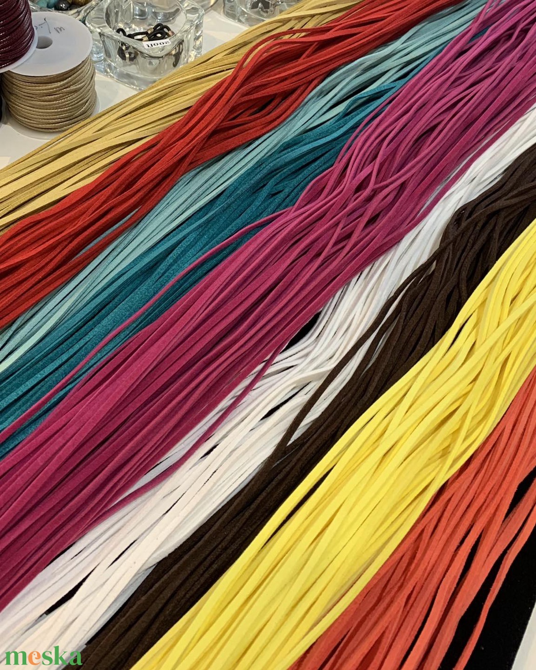 20db hasított bőrszál - 100cm/db - kellékek & szerszámok - rövidáru - fonal, cérna - bőr szál - Meska.hu