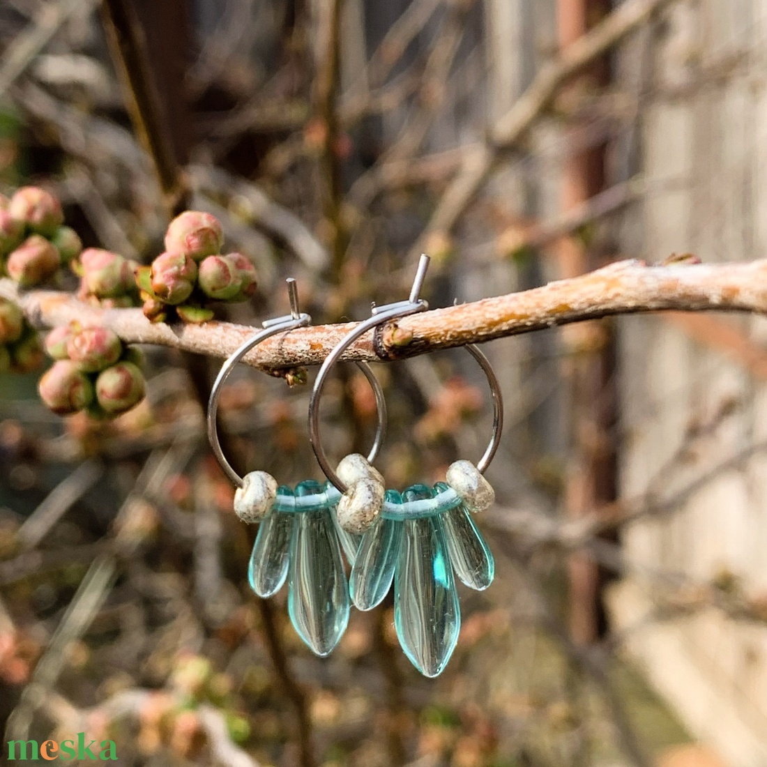 Sziromgyöngy fülbevaló - cseh üveggyöngyből - rozsdamentes acél karikán - ékszer - fülbevaló - karika fülbevaló - Meska.hu