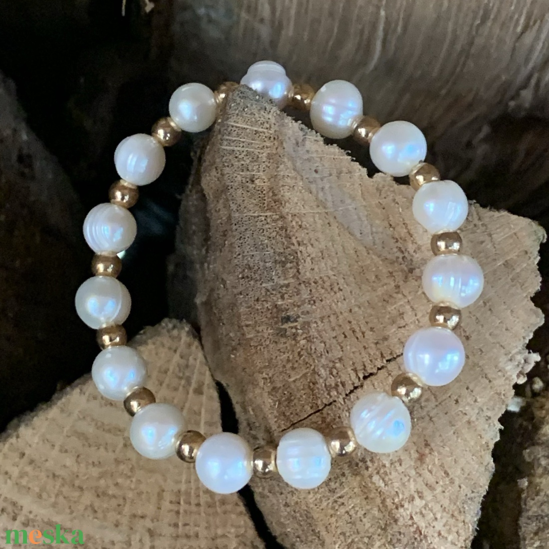 Édesvízi tenyésztett gyöngy/arany hematit karkötő - törtfehér  - ékszer - karkötő - gyöngyös karkötő - Meska.hu