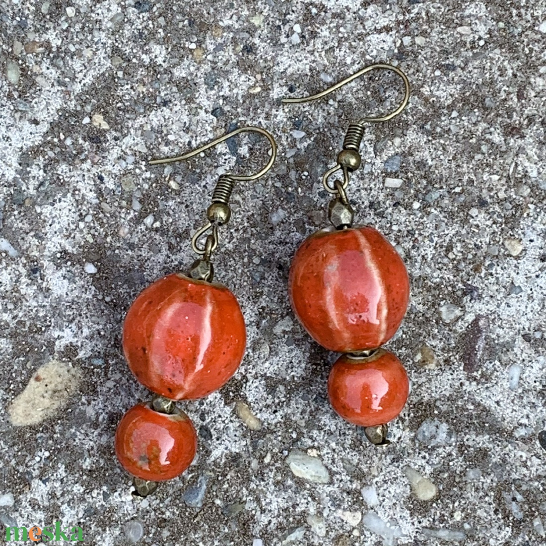 Kerámia fülbevaló -piros  - ékszer - fülbevaló - lógó fülbevaló - Meska.hu