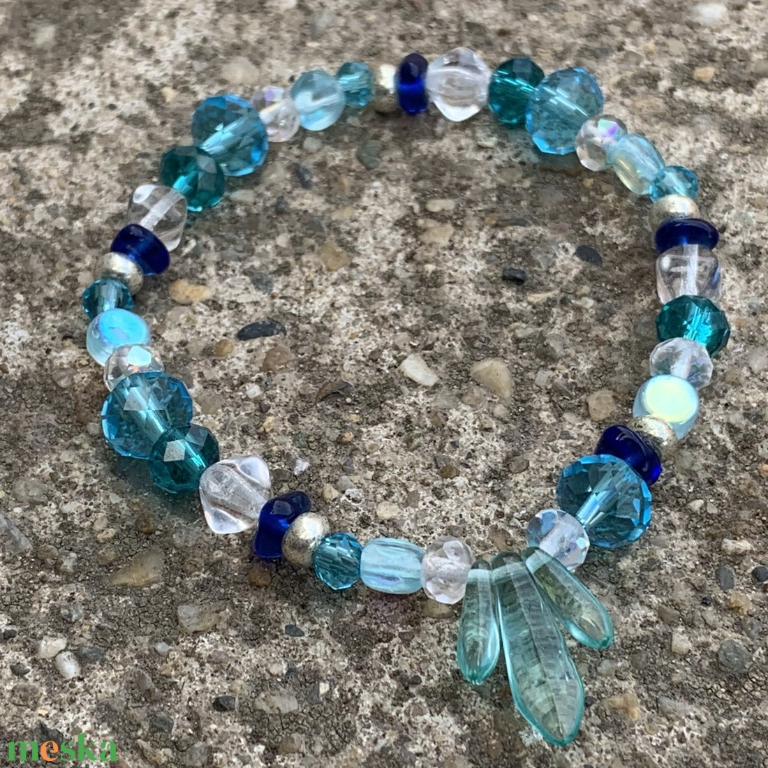 Preciosa cseh üveggyöngy gumis karkötő - türkizkék/átlátszó - ékszer - karkötő - gyöngyös karkötő - Meska.hu