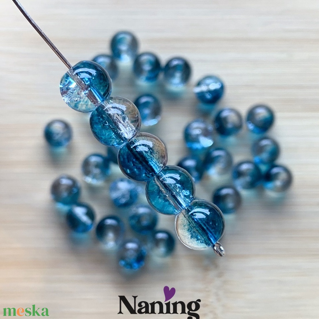 30db roppantott üveggyöngy - 8mm - átlátszó/kék  (13ft/db) - kellékek & szerszámok - gyöngyfűzés kellékek - üveggyöngy - Meska.hu