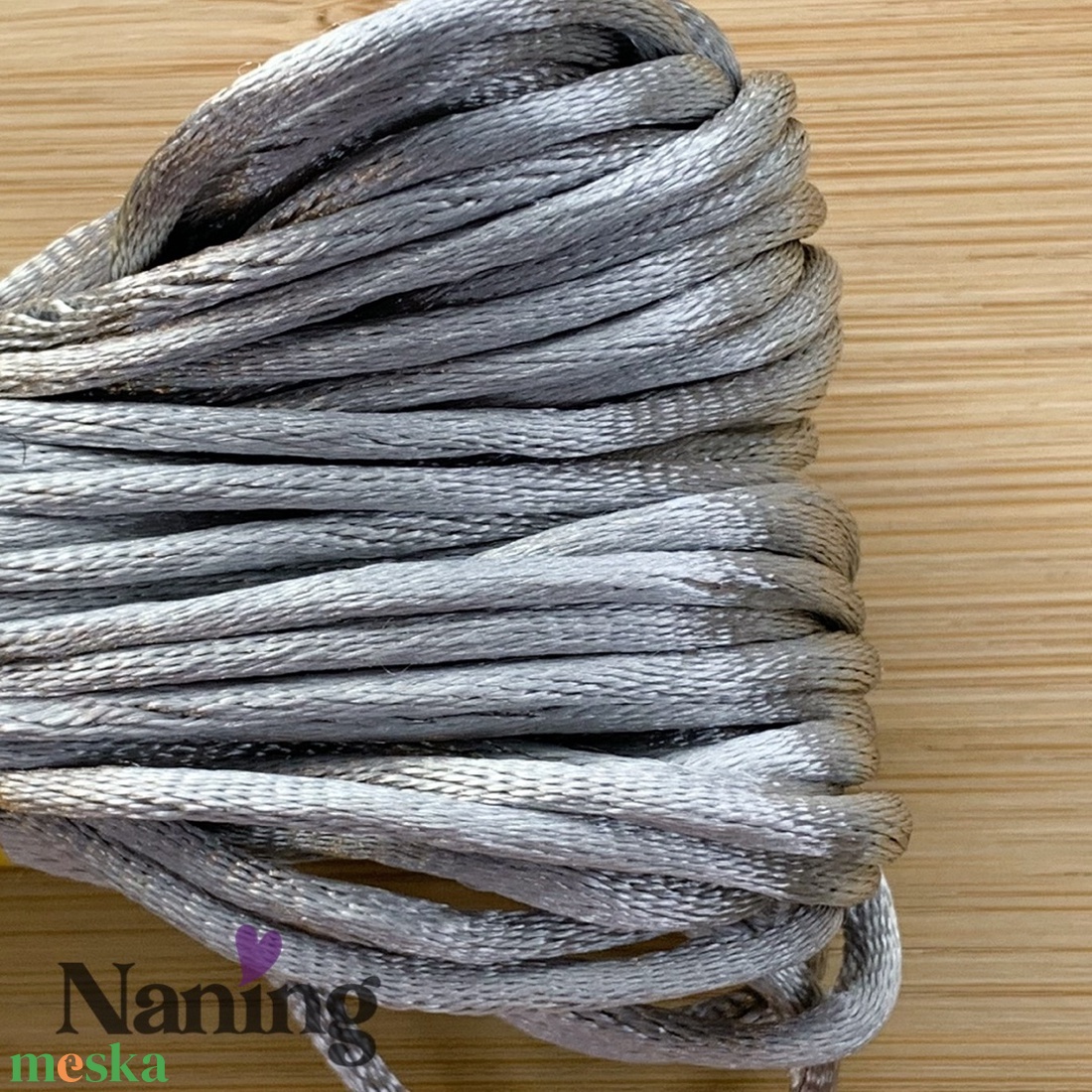 5 méter szatén selyemzsinór - ezüst - 2mm  (60ft/m) - kellékek & szerszámok - rövidáru - fonal, cérna - kevert fonal - Meska.hu