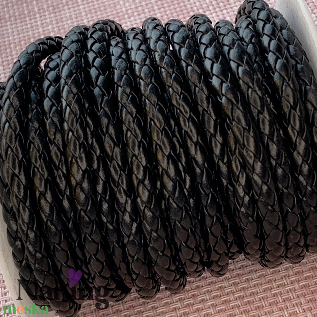 1 méter fonott, hengerelt bőrszál - 5mm - fekete - kellékek & szerszámok - rövidáru - fonal, cérna - bőr szál - Meska.hu