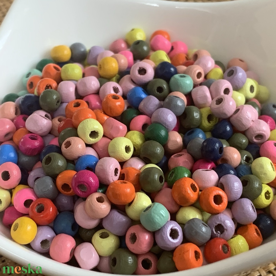 750db festett fagyöngy mix � 6mm � élénk színválogatás - 50gramm  - kellékek & szerszámok - gyöngyfűzés kellékek - fa gyöngy - Meska.hu