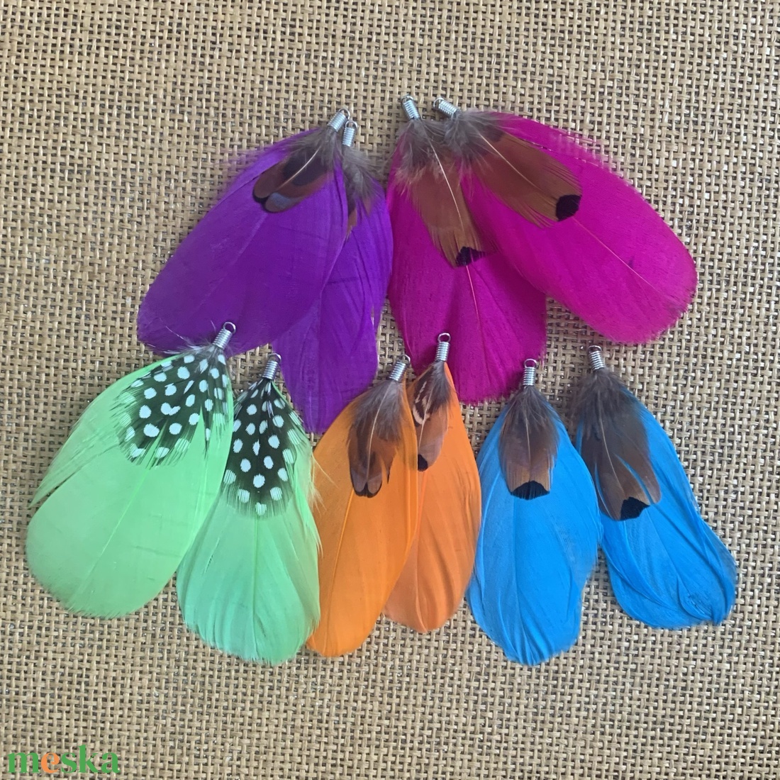 10db(5pár) festett toll medál  (60ft/db) - kellékek & szerszámok - dekorációs kellékek - madártoll - Meska.hu