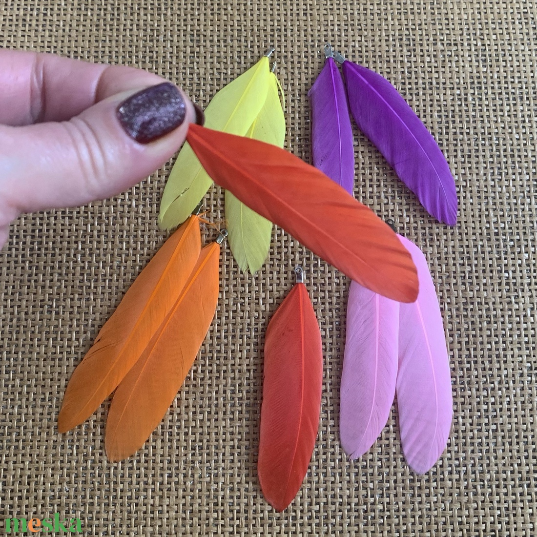 10db(5pár) festett toll medál  (40ft/db) - kellékek & szerszámok - dekorációs kellékek - madártoll - Meska.hu