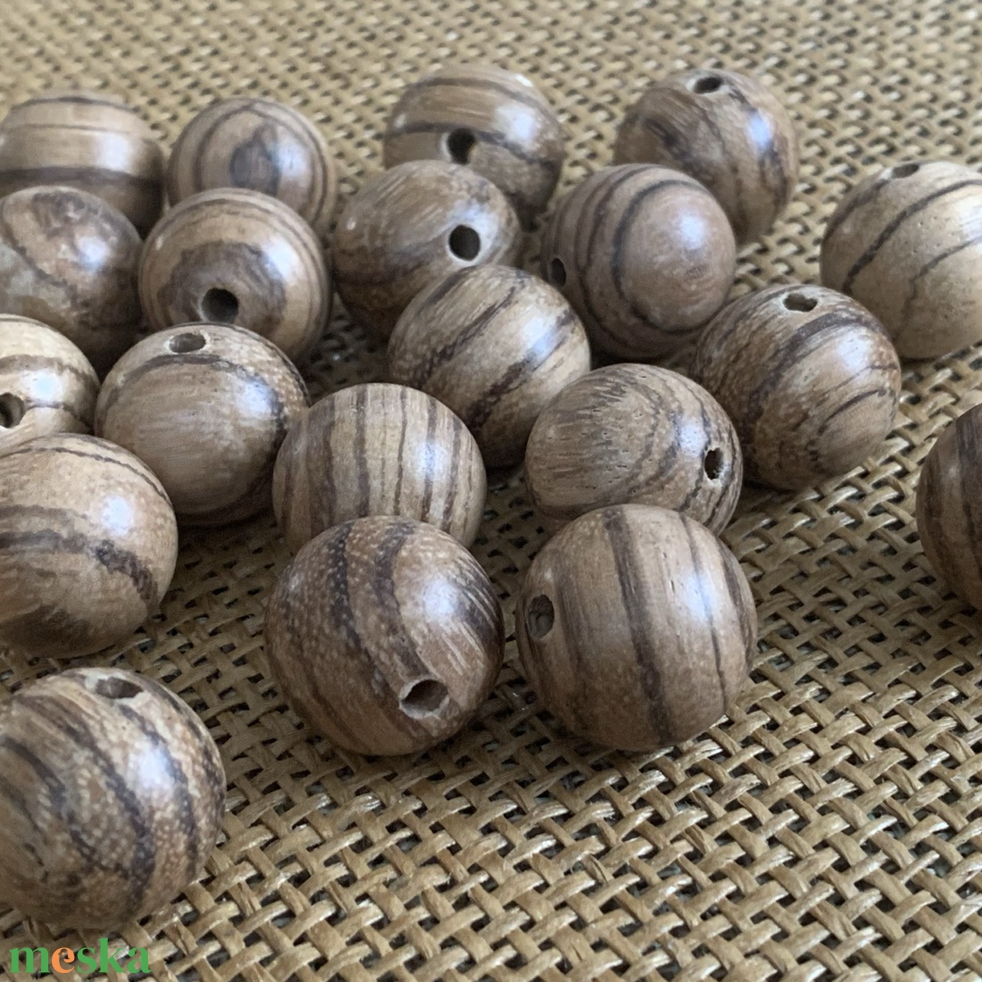 30db pácolt fagyöngy - 18mm (20ft/db) - kellékek & szerszámok - gyöngyfűzés kellékek - fa gyöngy - Meska.hu