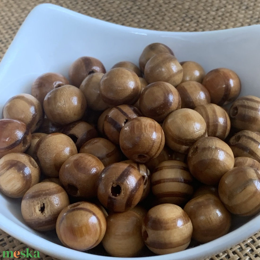 50db lakkozott fagyöngy - 14mm (14ft/db) - kellékek & szerszámok - gyöngyfűzés kellékek - fa gyöngy - Meska.hu