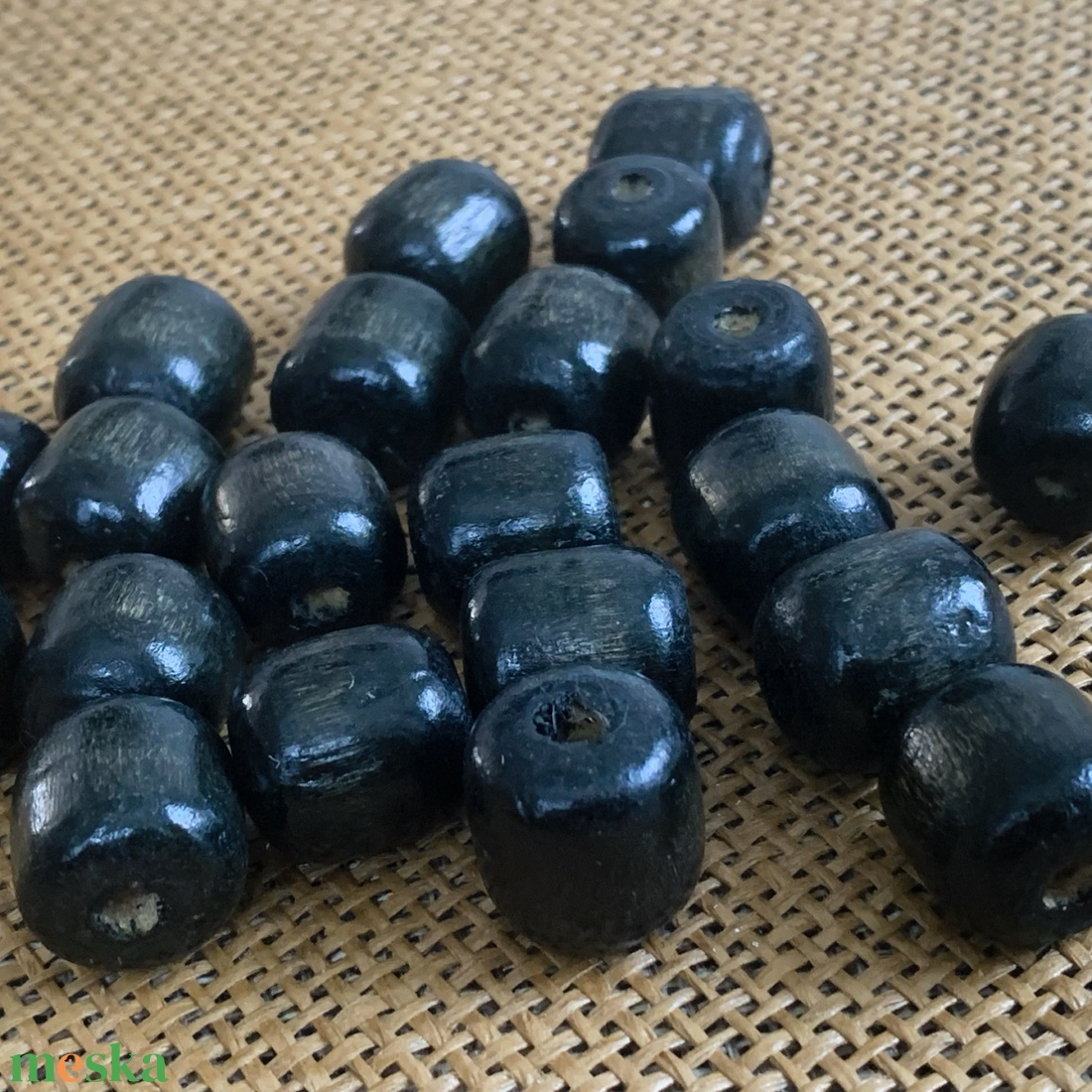 50 db festett, fekete fagolyó � fúrt � 16mm (10ft/db)  - kellékek & szerszámok - hobby fa alapanyag - fagolyó - Meska.hu