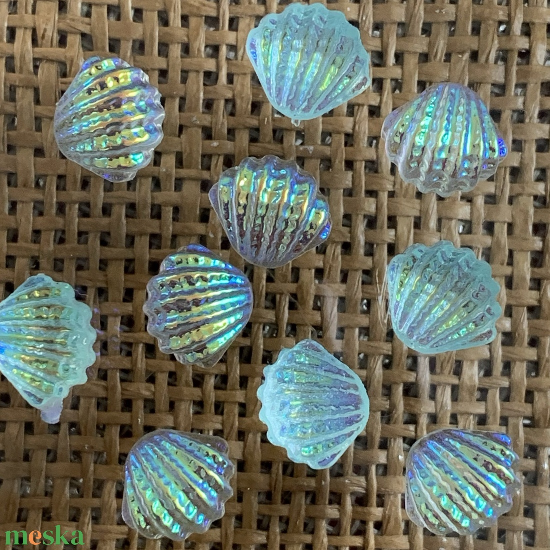15 db átlátszó - irizáló - türkiz - kagyló kaboson - (30ft/db) - kellékek & szerszámok - gyöngyfűzés kellékek - műanyag gyöngy - Meska.hu