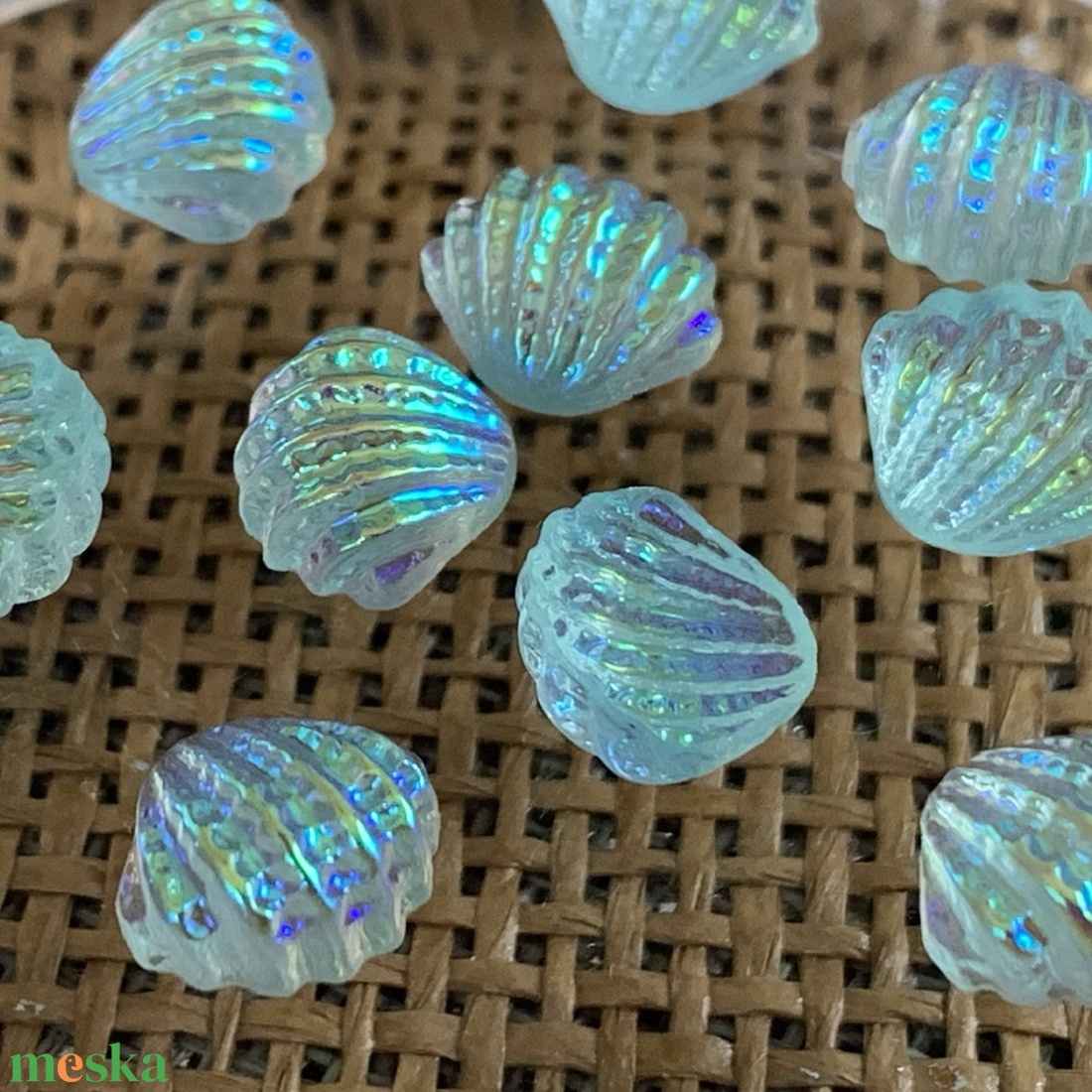 15 db átlátszó - irizáló - türkiz - kagyló kaboson - (30ft/db) - kellékek & szerszámok - gyöngyfűzés kellékek - műanyag gyöngy - Meska.hu