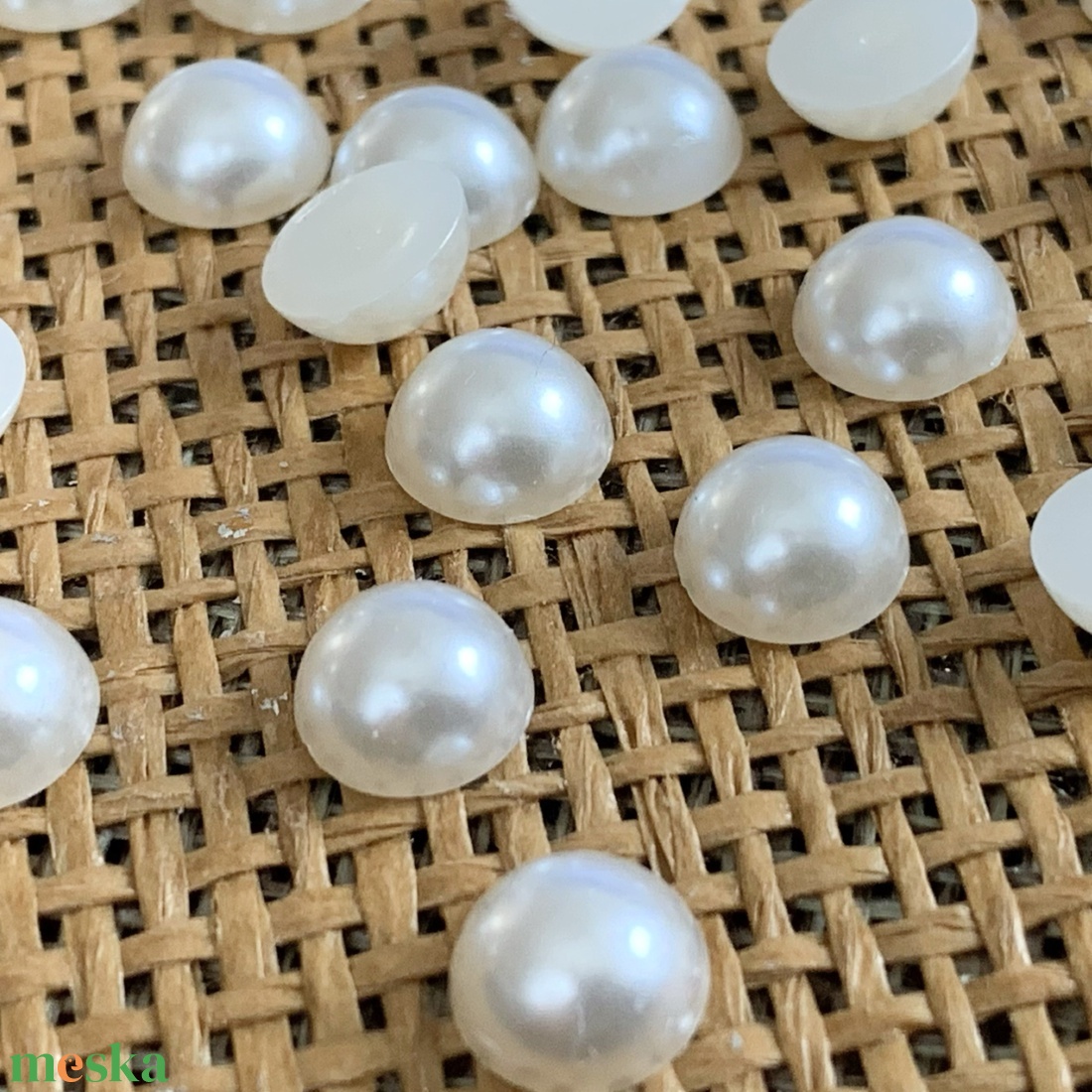 50db műgyanta félgyöngy - kaboson - ragasztható - 8mmØ (10ft/db) - kellékek & szerszámok - gyöngyfűzés kellékek - cabochon - Meska.hu