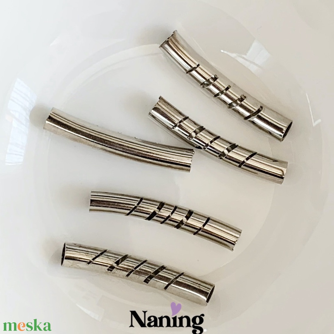 20db irdalt - ívelt csőköztes - 5x32mm - (20ft/db) - kellékek & szerszámok - gyöngyfűzés kellékek - fém köztesek - Meska.hu