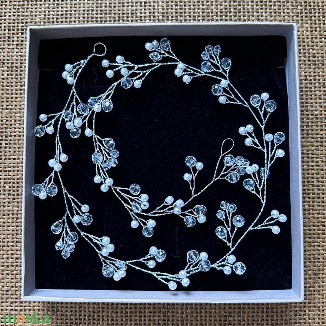 ESKÜVŐI gyöngyös hajdísz - ezüst/fehér - 50cm - esküvő - hajdísz - hajpánt - Meska.hu