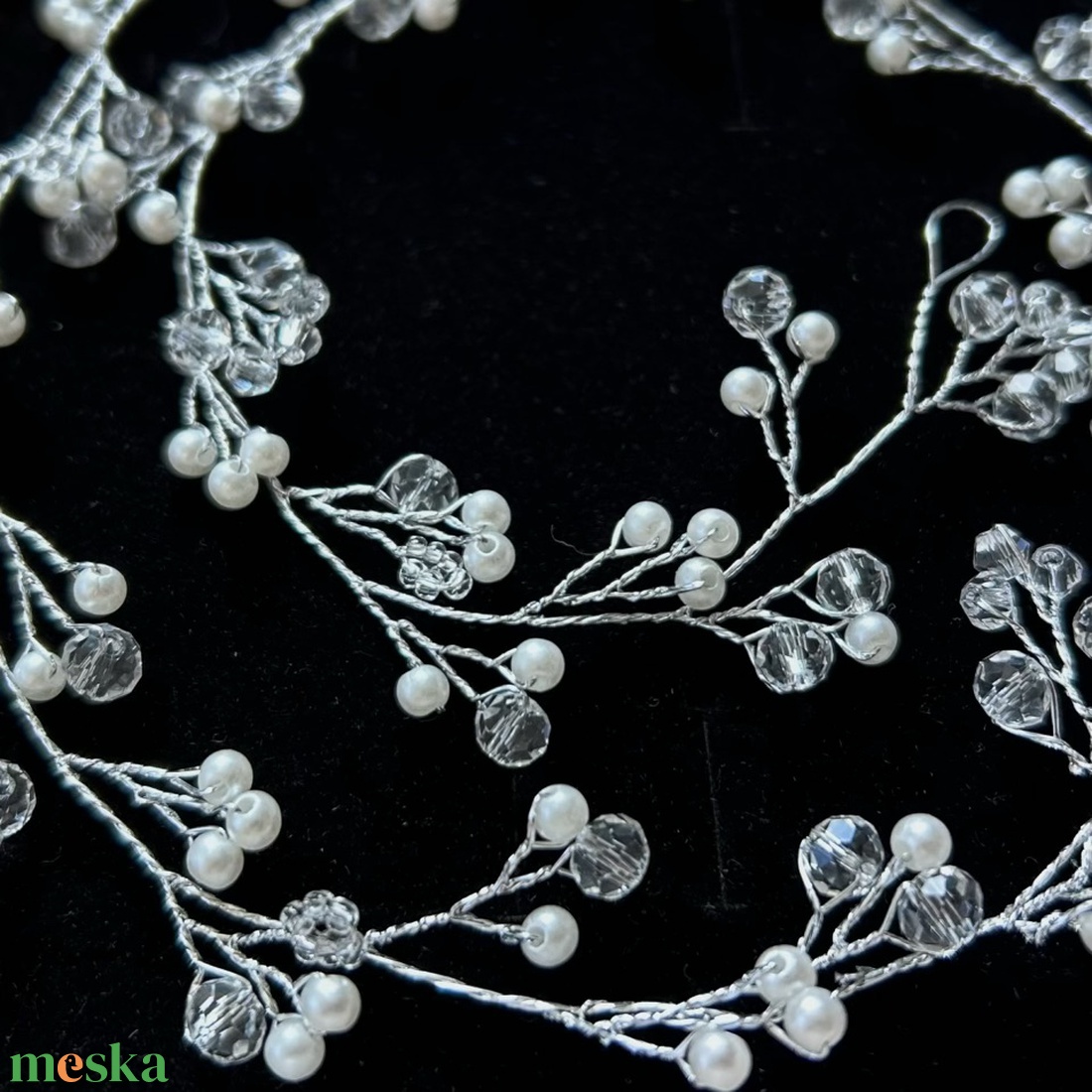ESKÜVŐI gyöngyös hajdísz - ezüst/fehér - 50cm - esküvő - hajdísz - hajpánt - Meska.hu