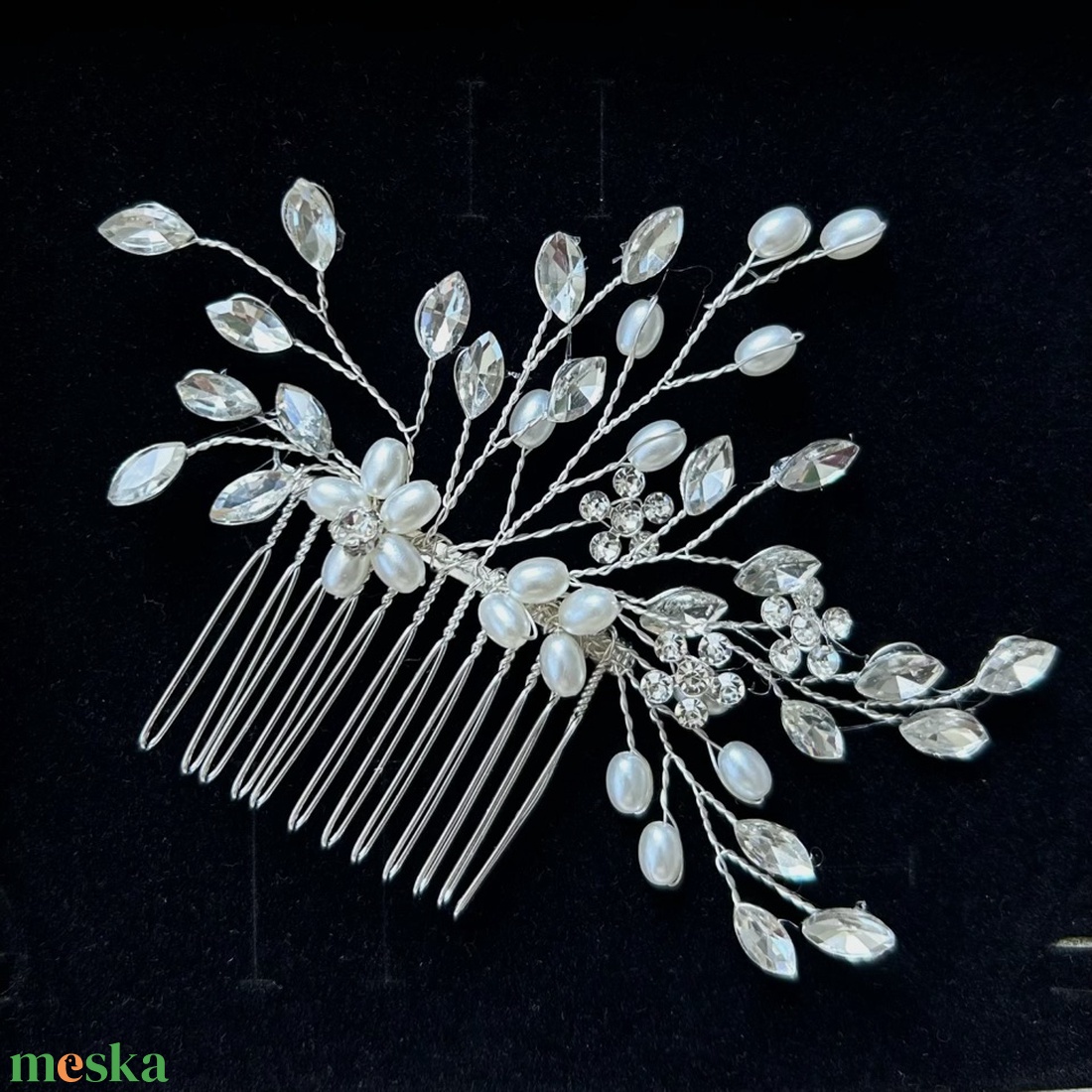 ESKÜVŐI . gyöngyös/strasszos - fésűs hajdísz - esküvő - hajdísz - fésűs hajdísz - Meska.hu