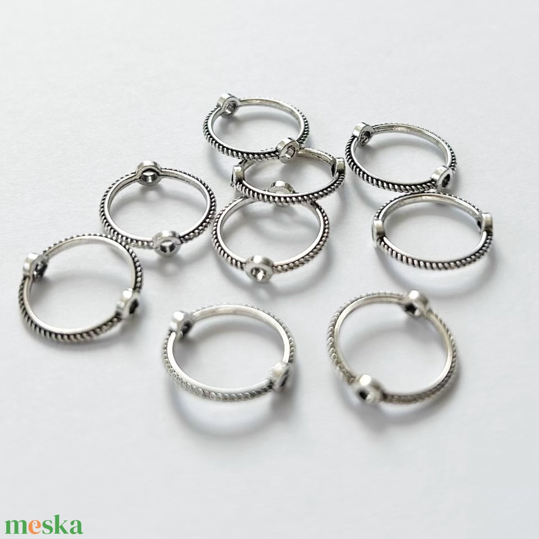 6 db GYÖNGYKERET � távtartó � gyöngytartó � 13mm � antik ezüst - kellékek & szerszámok - gyöngyfűzés kellékek - gyöngykupak - Meska.hu