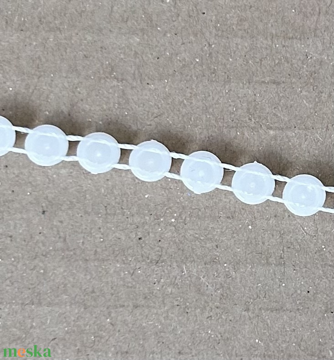 2m akril félgyöngy - varrható/ragasztható díszítőelem - kellékek & szerszámok - méteráru - felvarrható, vasalható kellék - Meska.hu