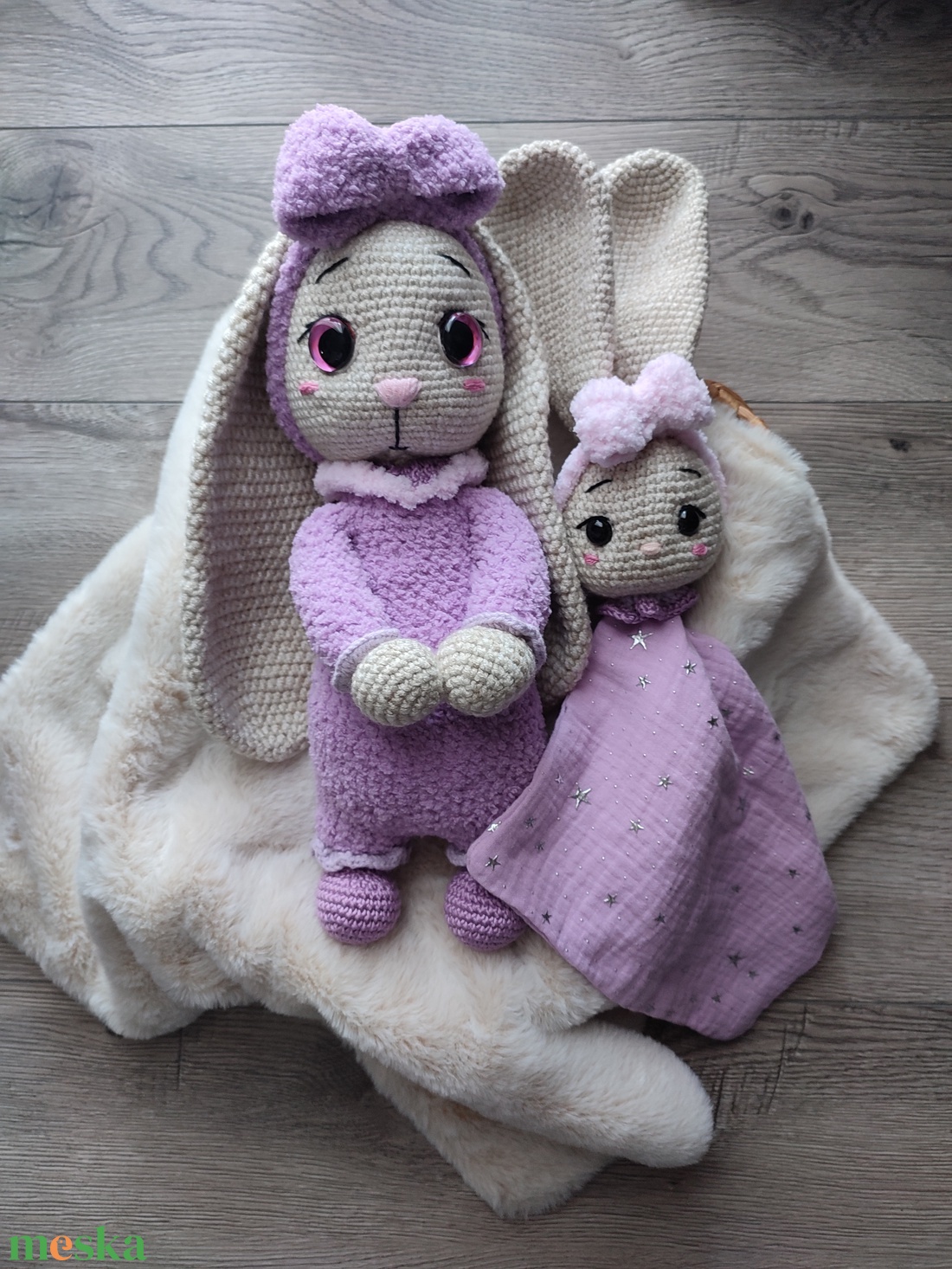 Horgolt nyuszi hozzá illő szundikendővel � - játék & sport - plüssállat & játékfigura - nyuszi - Meska.hu