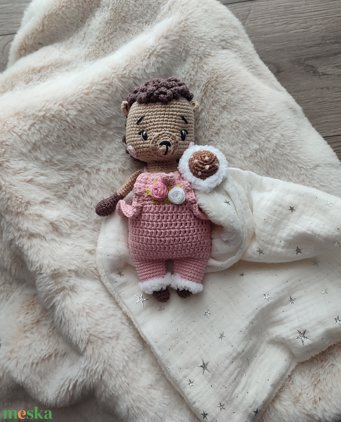 Horgolt süni gombás szundikendővel � - játék & sport - plüssállat & játékfigura - süni - Meska.hu