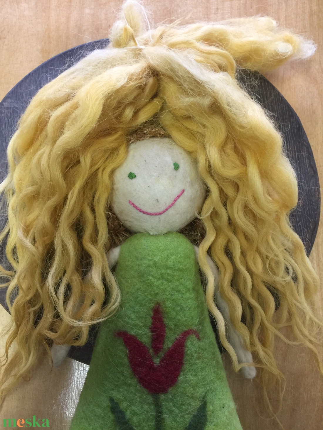 Szőke természetes babahaj. Göndör gyapju tincsek szőke szinekben. Kézzel festett natur gyapju - kellékek & szerszámok - rövidáru - fonal, cérna - gyapjúfonal - Meska.hu