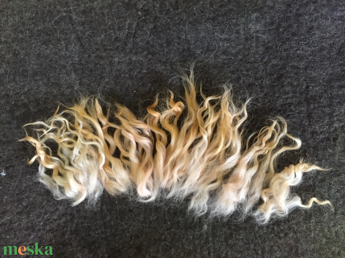 Szőke természetes moher babahaj. Göndör mohair tincsek babakészitéshez. Kézzel festett természetes angora. - kellékek & szerszámok - rövidáru - fonal, cérna - gyapjúfonal - Meska.hu Szőke természetes moher babahaj. Göndör mohair tincsek babakészitéshez. Kézzel festett természetes angora. - kellékek & szerszámok - rövidáru - fonal, cérna - gyapjúfonal - Meska.hu