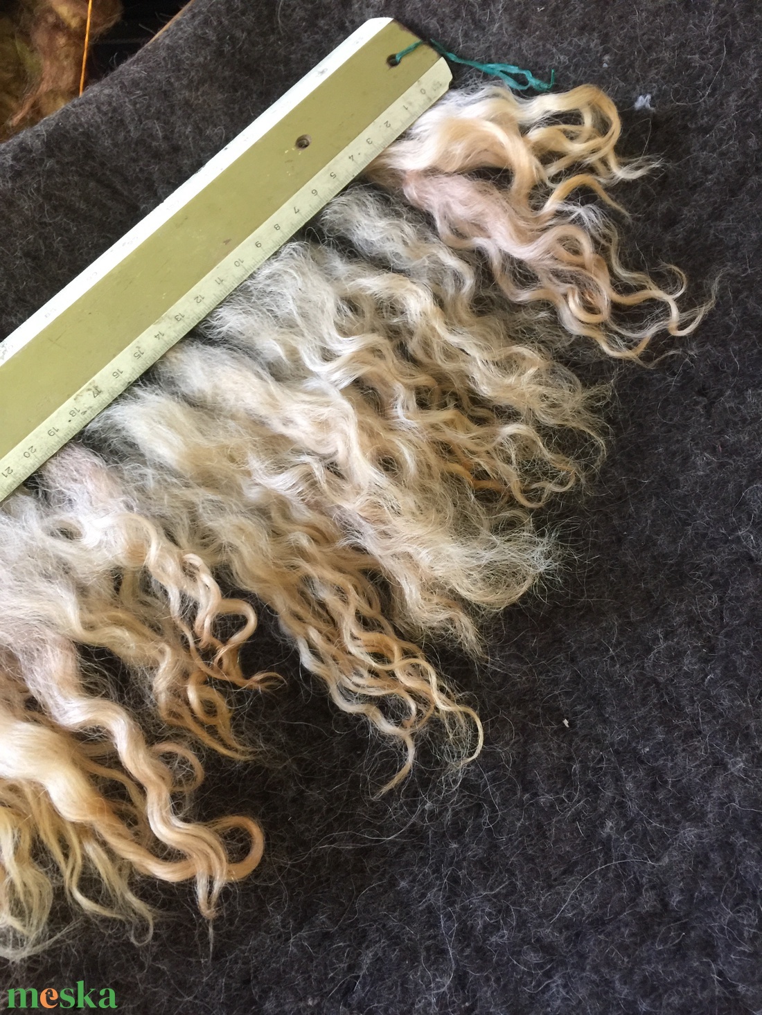 Szőke természetes moher babahaj. Göndör mohair tincsek babakészitéshez. Kézzel festett természetes angora. - kellékek & szerszámok - rövidáru - fonal, cérna - gyapjúfonal - Meska.hu Szőke természetes moher babahaj. Göndör mohair tincsek babakészitéshez. Kézzel festett természetes angora. - kellékek & szerszámok - rövidáru - fonal, cérna - gyapjúfonal - Meska.hu