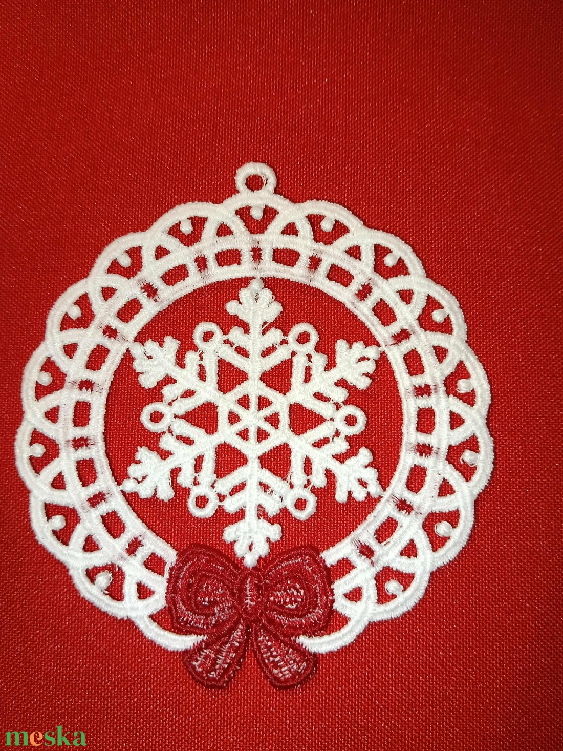 Csipke dísz keretben, többféle, felakasztható - Színes hópehely - karácsony - karácsonyi lakásdekoráció - karácsonyfadíszek - Meska.hu