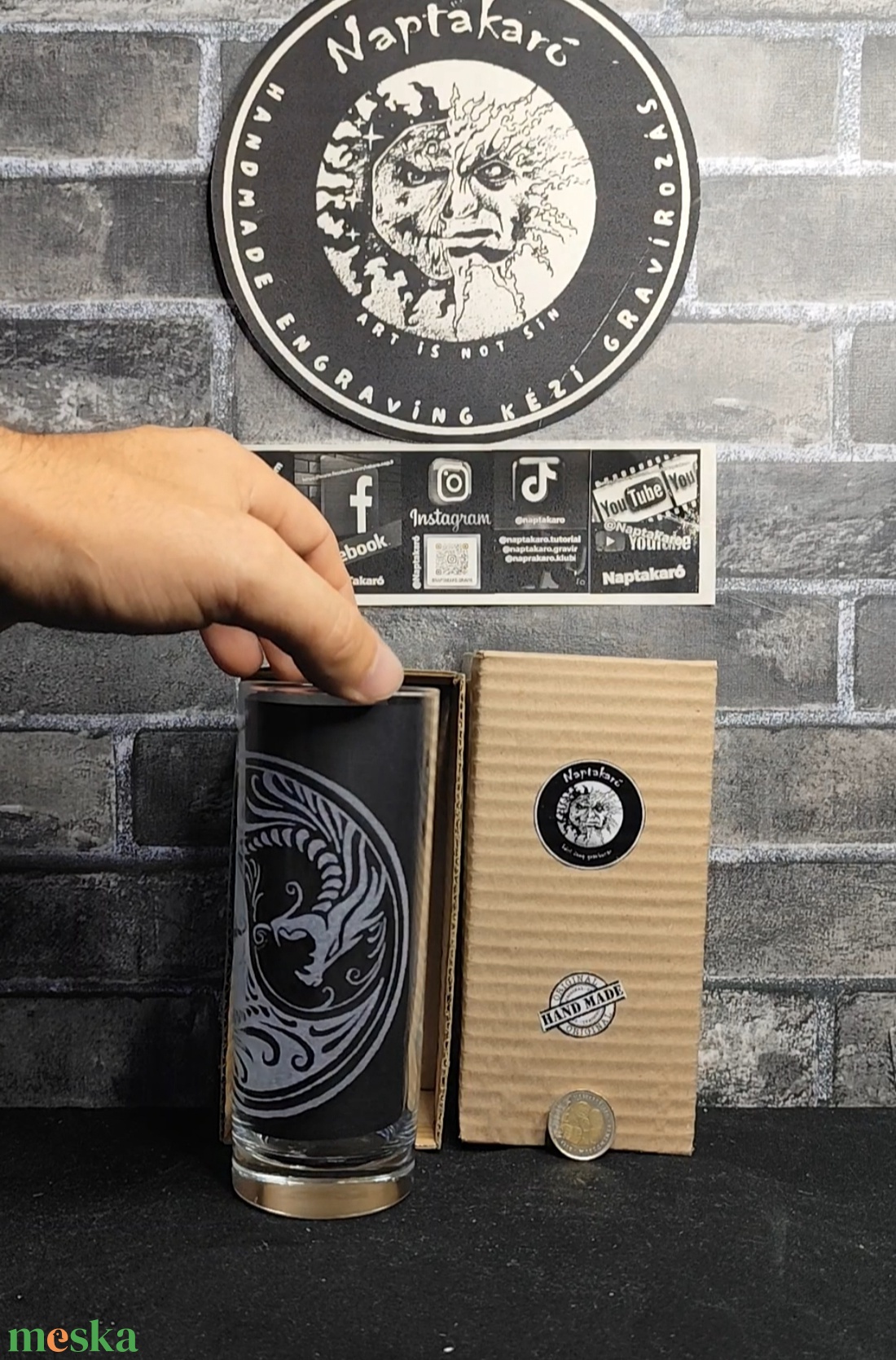 Dragon jin-jang mintás üveg pohár kézzel gravírozva - otthon & életmód - konyhafelszerelés, tálalás - konyhai dekoráció - konyhai dísz - Meska.hu Dragon jin-jang mintás üveg pohár kézzel gravírozva - otthon & életmód - konyhafelszerelés, tálalás - konyhai dekoráció - konyhai dísz - Meska.hu